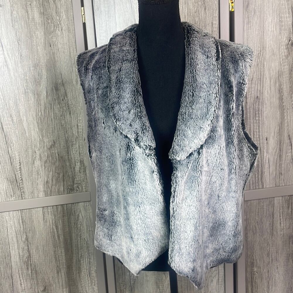 New! Handcrafted faux fur vest women’s L-XL